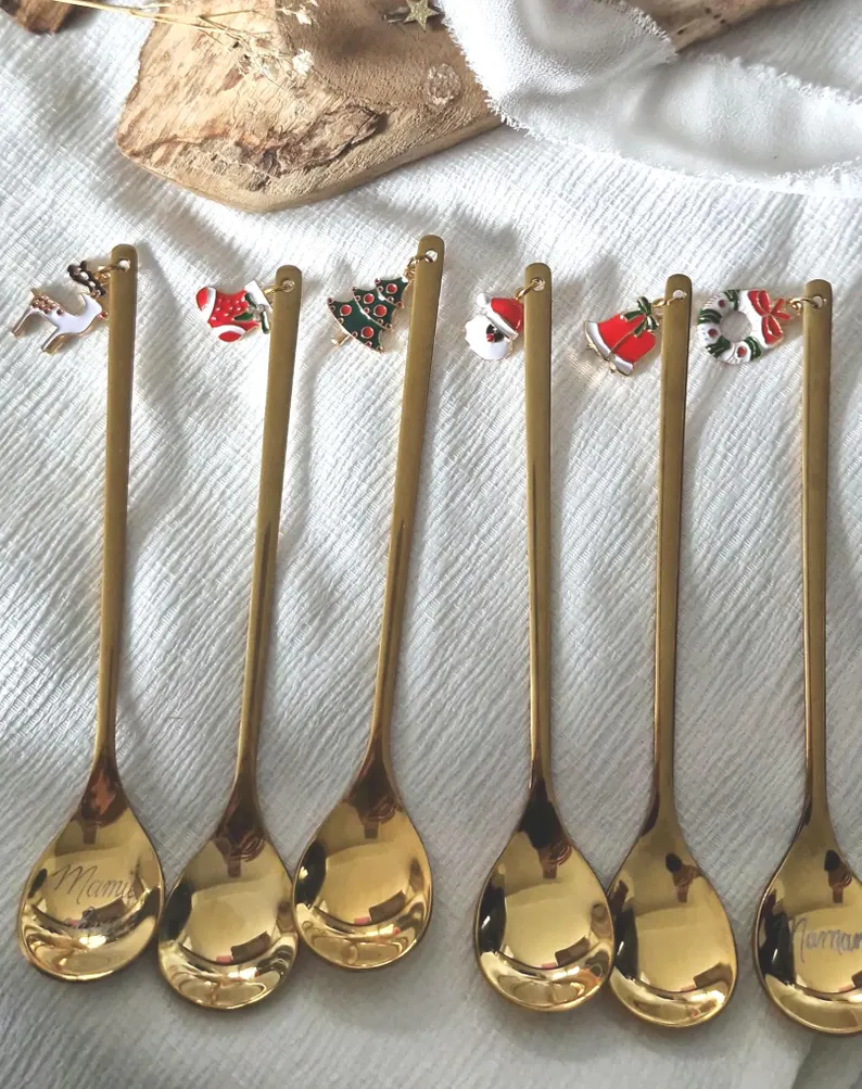 Cuillères de Noël dorées gravées – Image 5