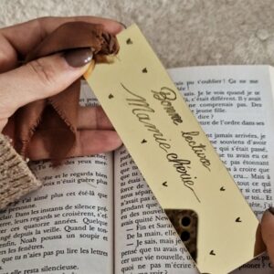 Marque page acrylique miroir doré.