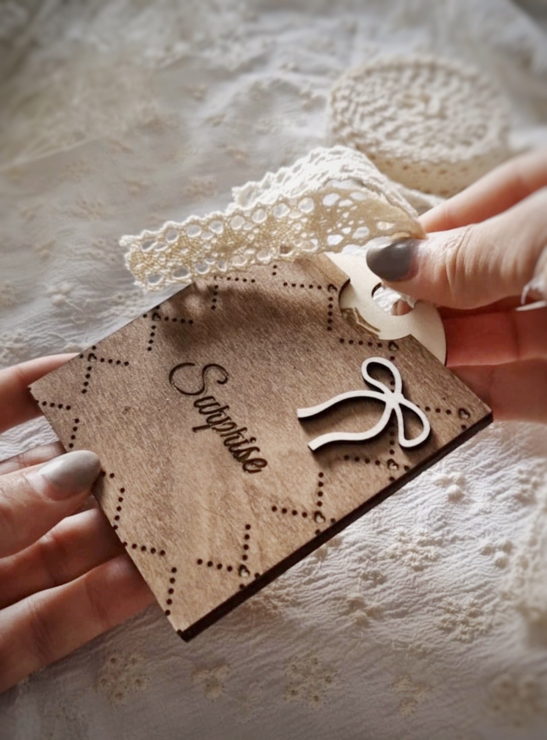 Carte surprise personnalisée avec médaillon – Image 3